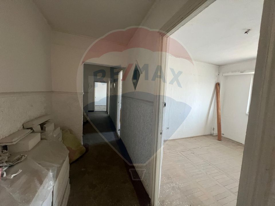 Apartament 4 camere in zona Piata