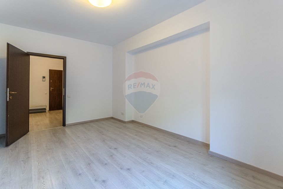 Apartament cu 4 camere de închiriat Tampa Gardens Racadau etaj 10/12