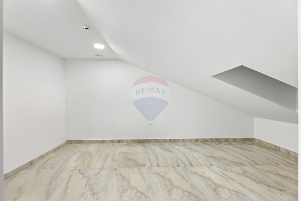 Spațiu comercial de închiriat la mansarda