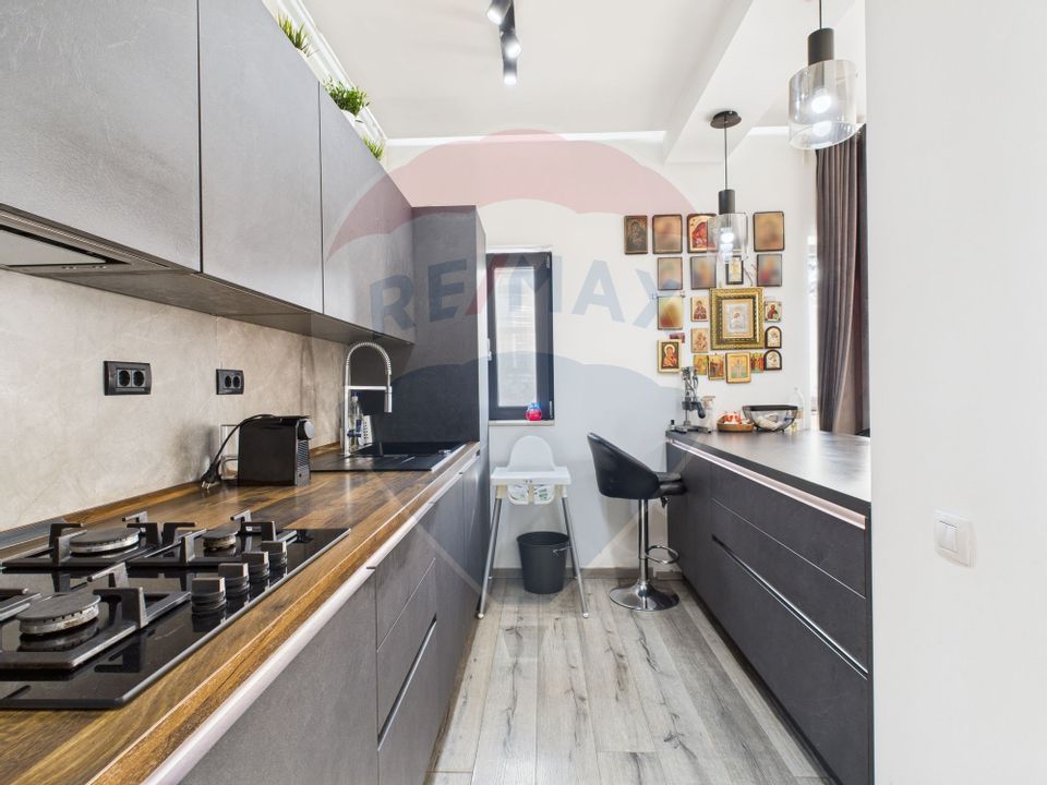 Apartament de vanzare - 3 camere 102mp + Terasa cu foisor 45mp