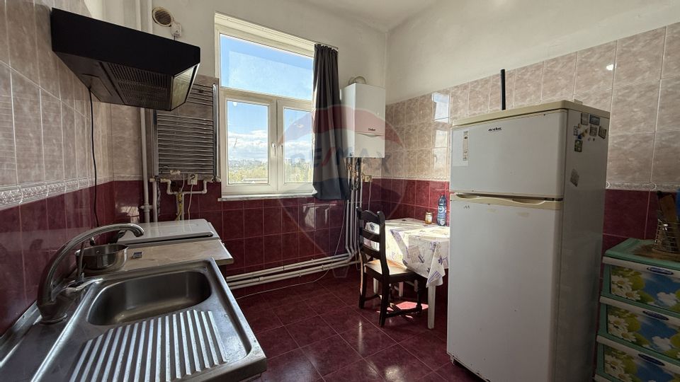 Duplex cu 9 camere de vânzare în zona Peninsula. D+P+E