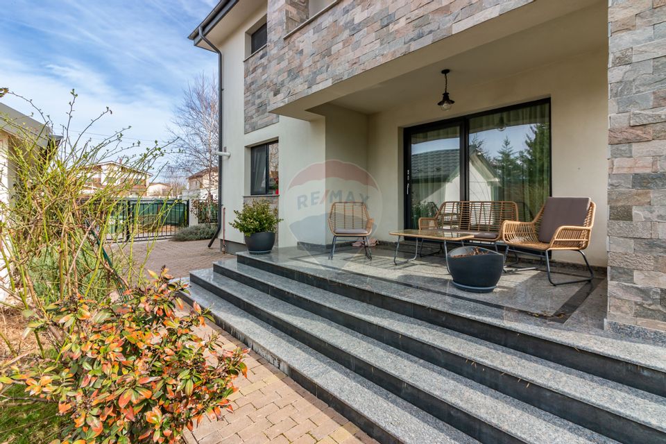 Villa in Corbeanca, near the lake, adjacent forest, blue lagoon