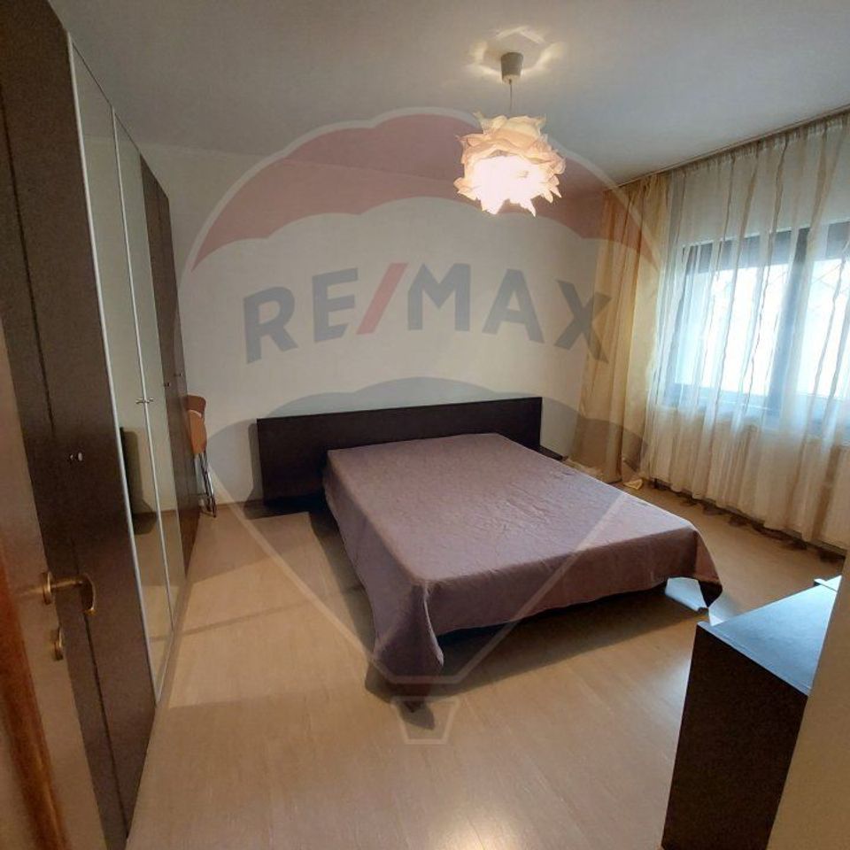 Apartament cu 4 camere de închiriat în zona Aviatiei