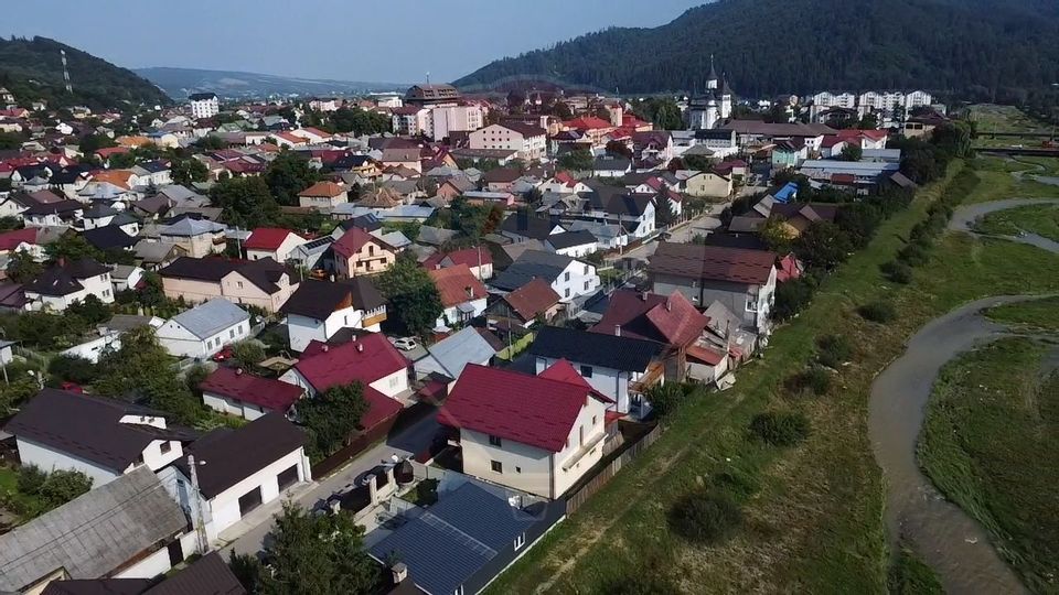 Casă / Vilă cu 5 camere de vânzare în zona Central Gura Humorului