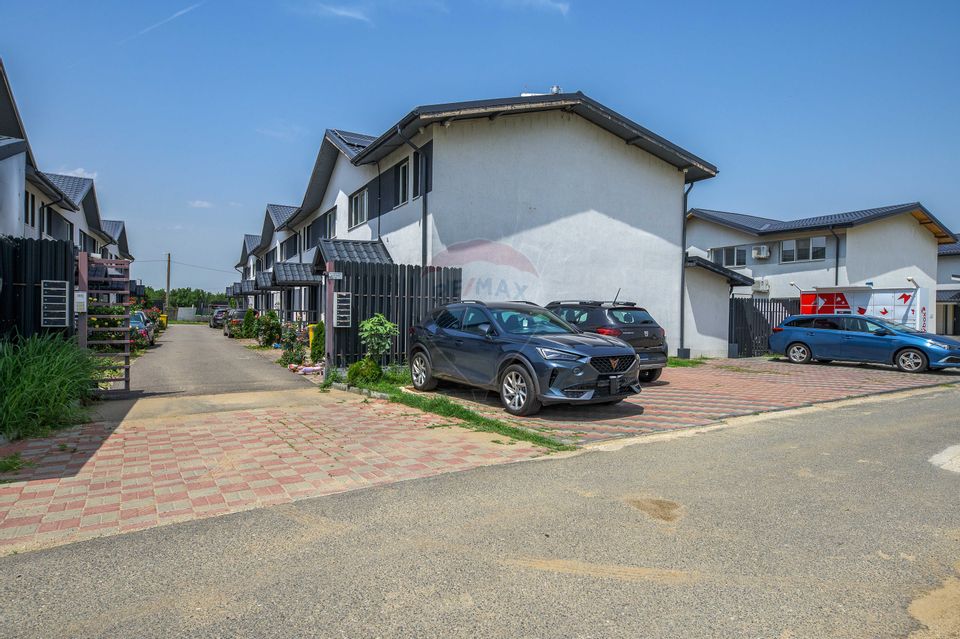 Townhouse 4 camere, modern, complex Hexagon își așteaptă proprietarul