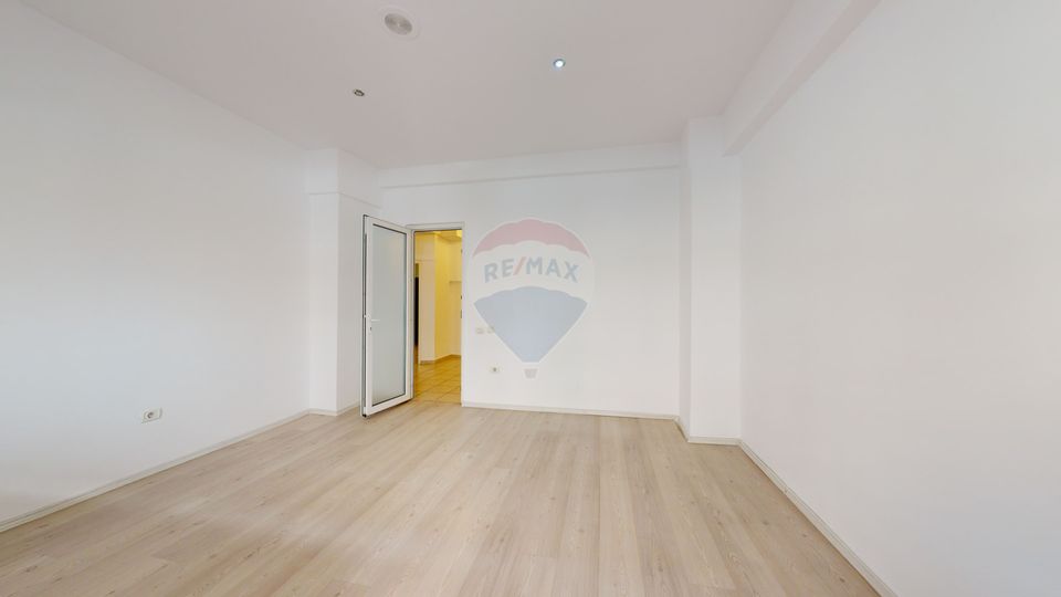 Inchiriez Apartament 4 camere in Piata Romana