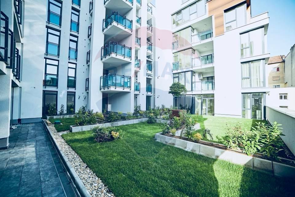 Birou modern 151 mp în Arad Plaza, 2 locuri de parcare