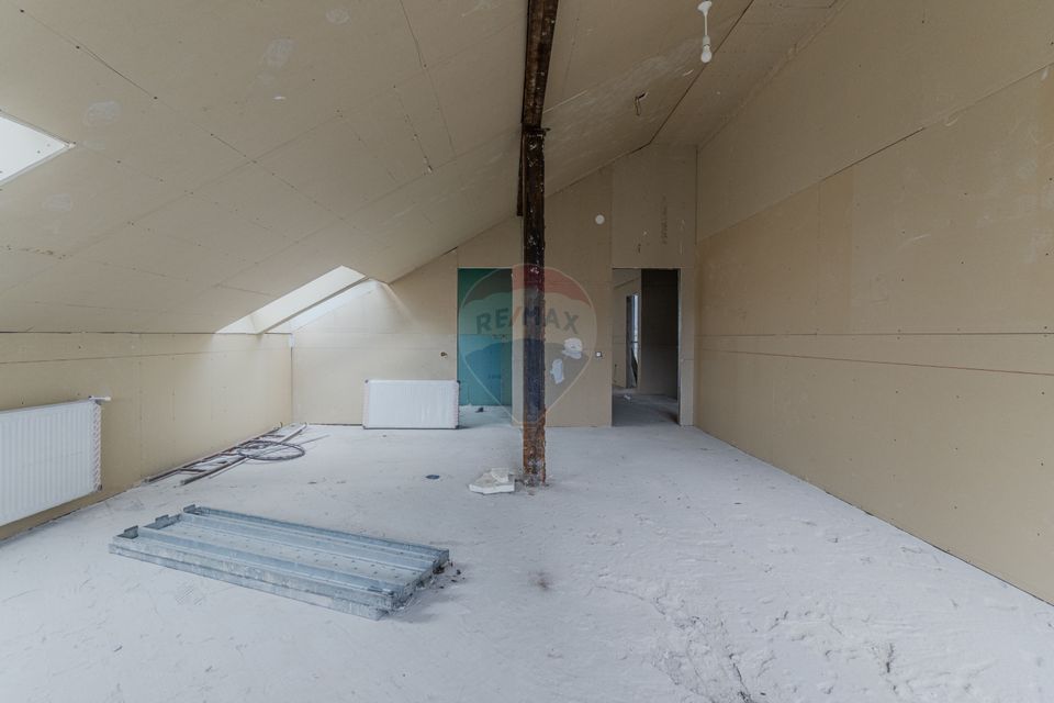 Cladire de 902 mp utili de vânzare, zona Grivitei - DN 13, COMISION 0