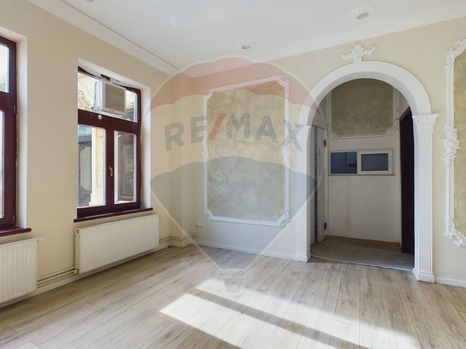 De Vanzare Spațiu Comercial Ultracentral 4 camere