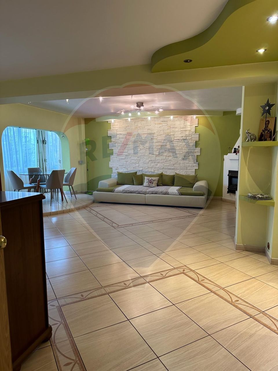 DE INCHIRIAT Apartament cu 4 camere în zona Scriitorilor