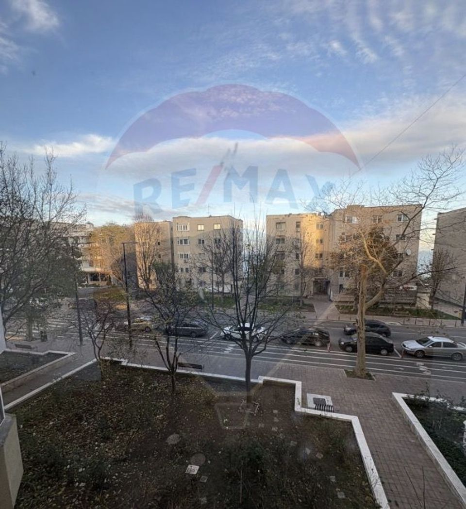 Apartament cu 3 camere de închiriat în zona Central