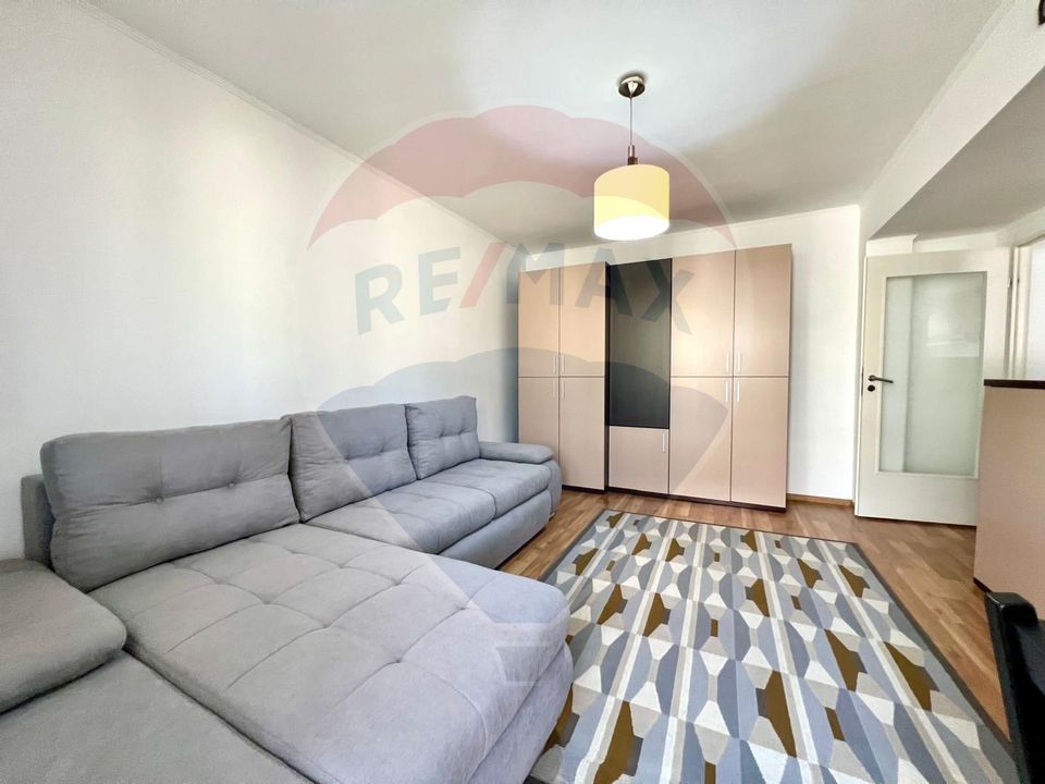 De închiriat apartament cu 3 camere, în zona Dacia