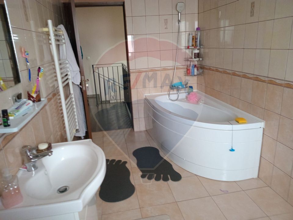 4 room House / Villa for sale