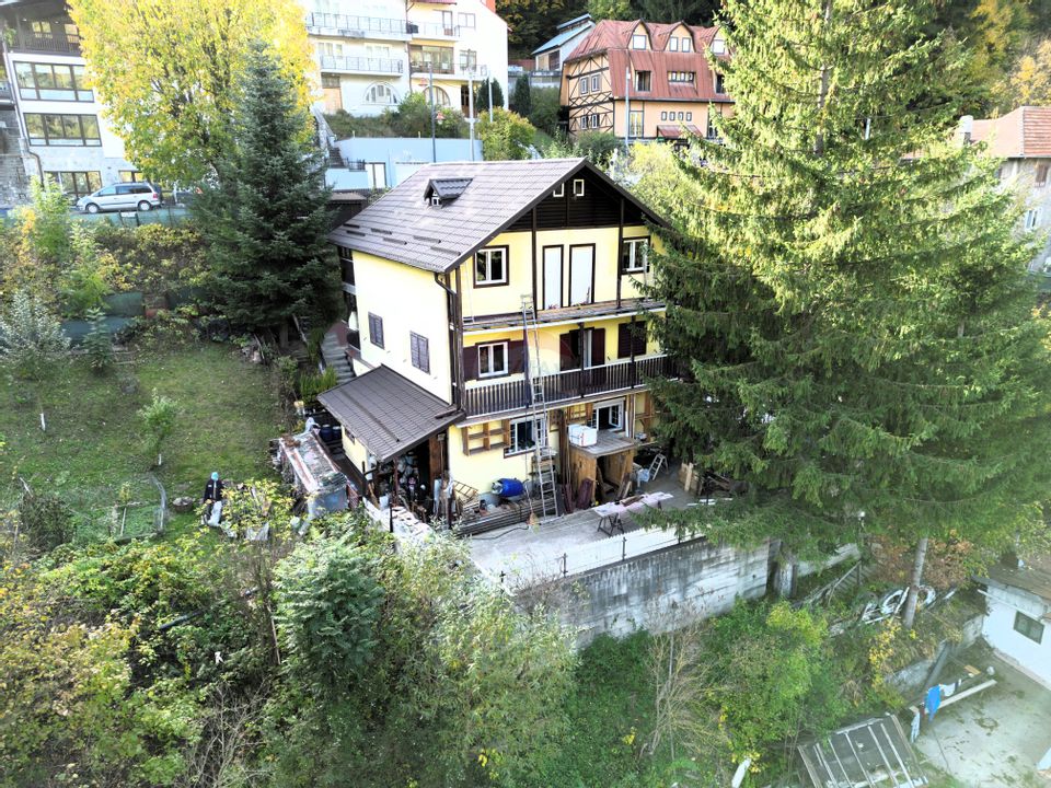 Vilă cu 7 camere de vânzare în Sinaia