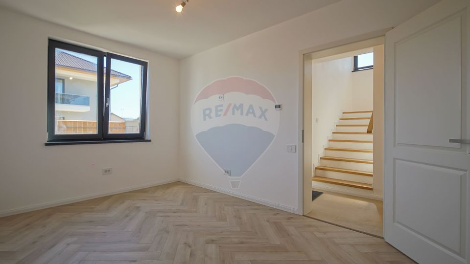 5 room House / Villa for sale