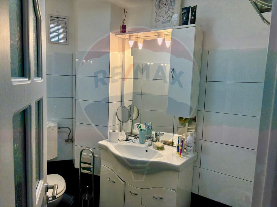 Apartament cu 4 camere de vânzare în zona Ultracentral