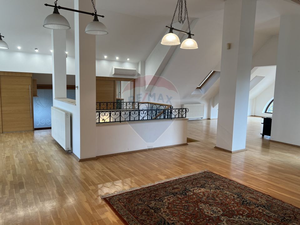 Casă / Vilă cu 5 camere de închiriat în zona Pipera