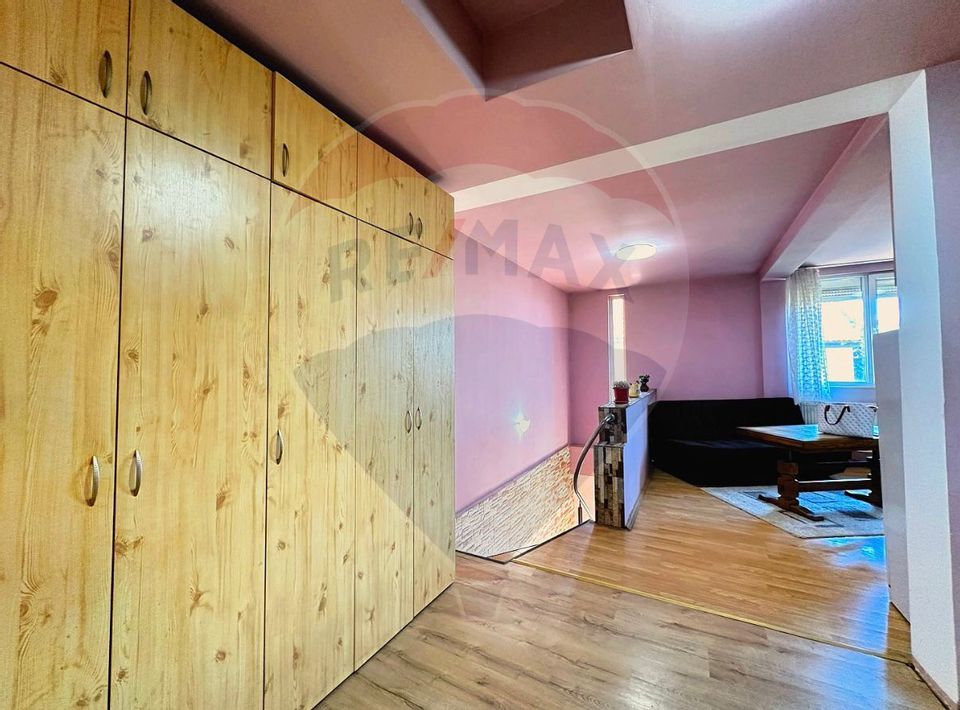 Casă / Vilă cu 5 camere de vânzare în zona Cetatii