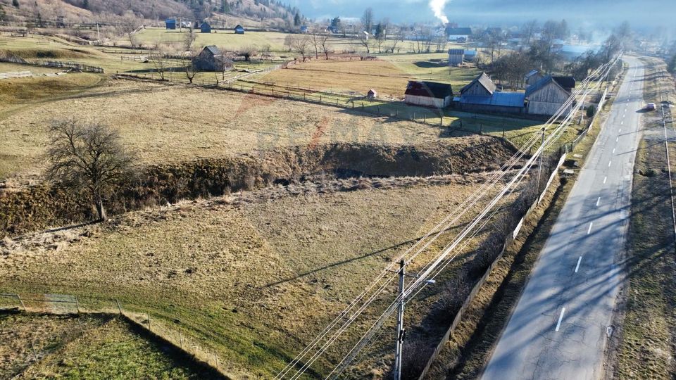 Land 5,282sqm Vatra Moldovitei / None