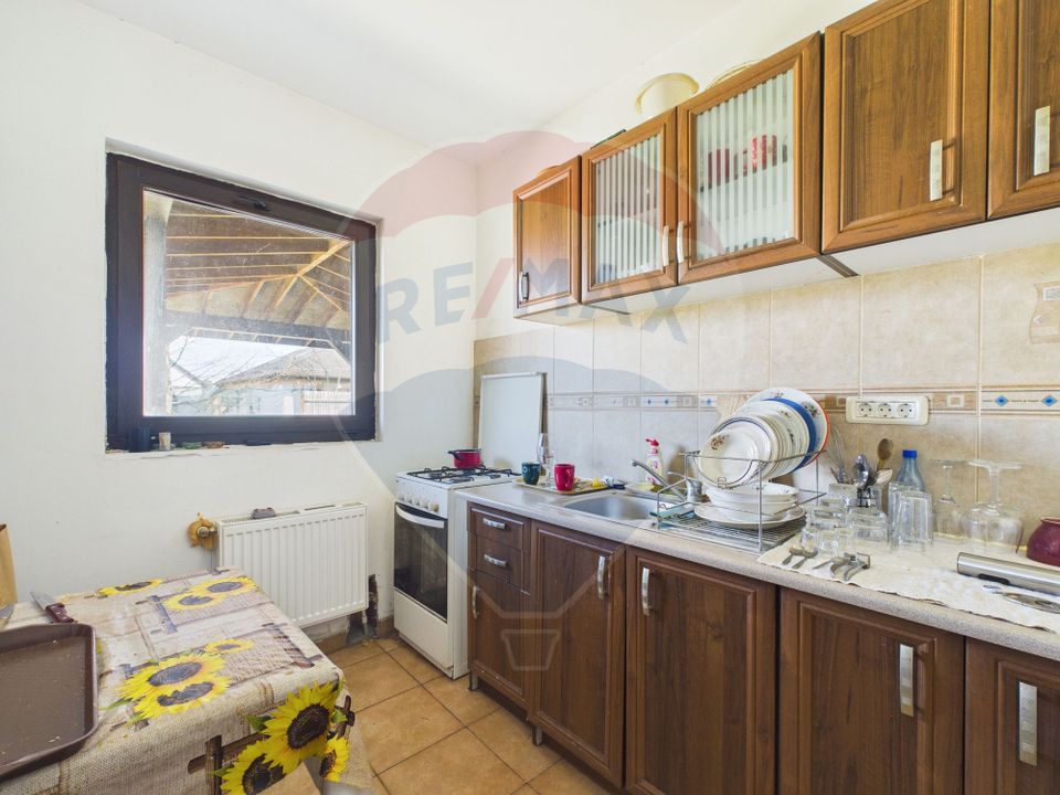 Vila Impunatoare multi-generationala cu Turnulet si Arhitectura Unica