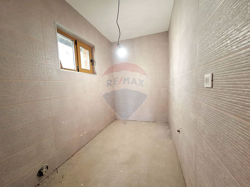 Casă / Vilă la gri aproape gata sa devina " acasa" !