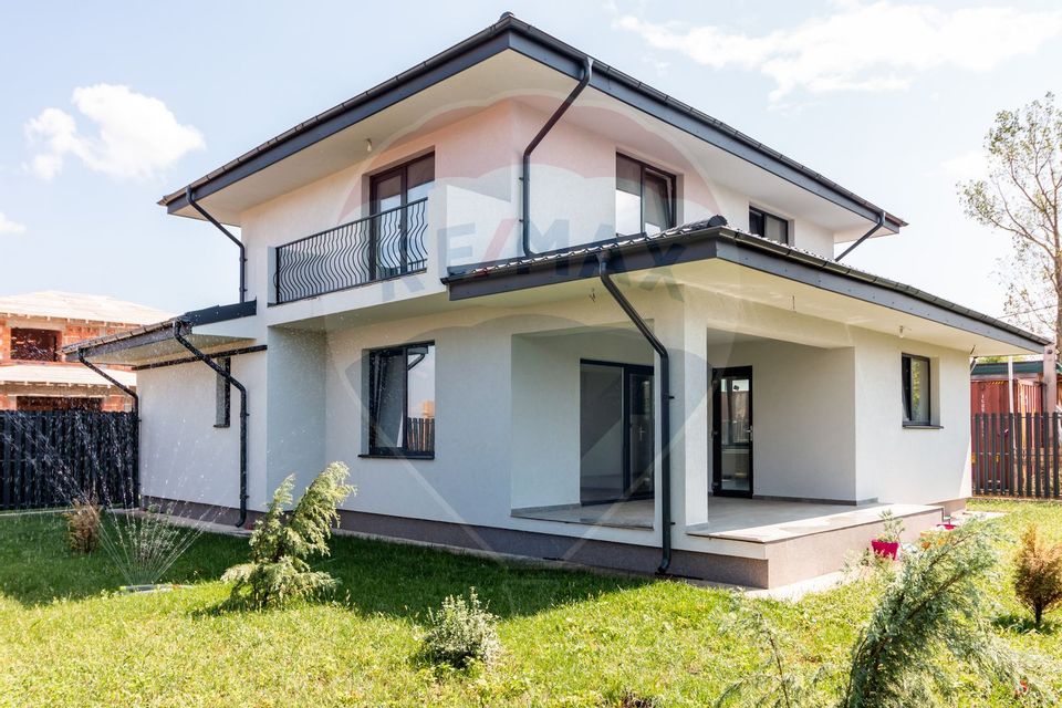 Vanzare Casa 4 camere, stil mediteranean,Domnesti