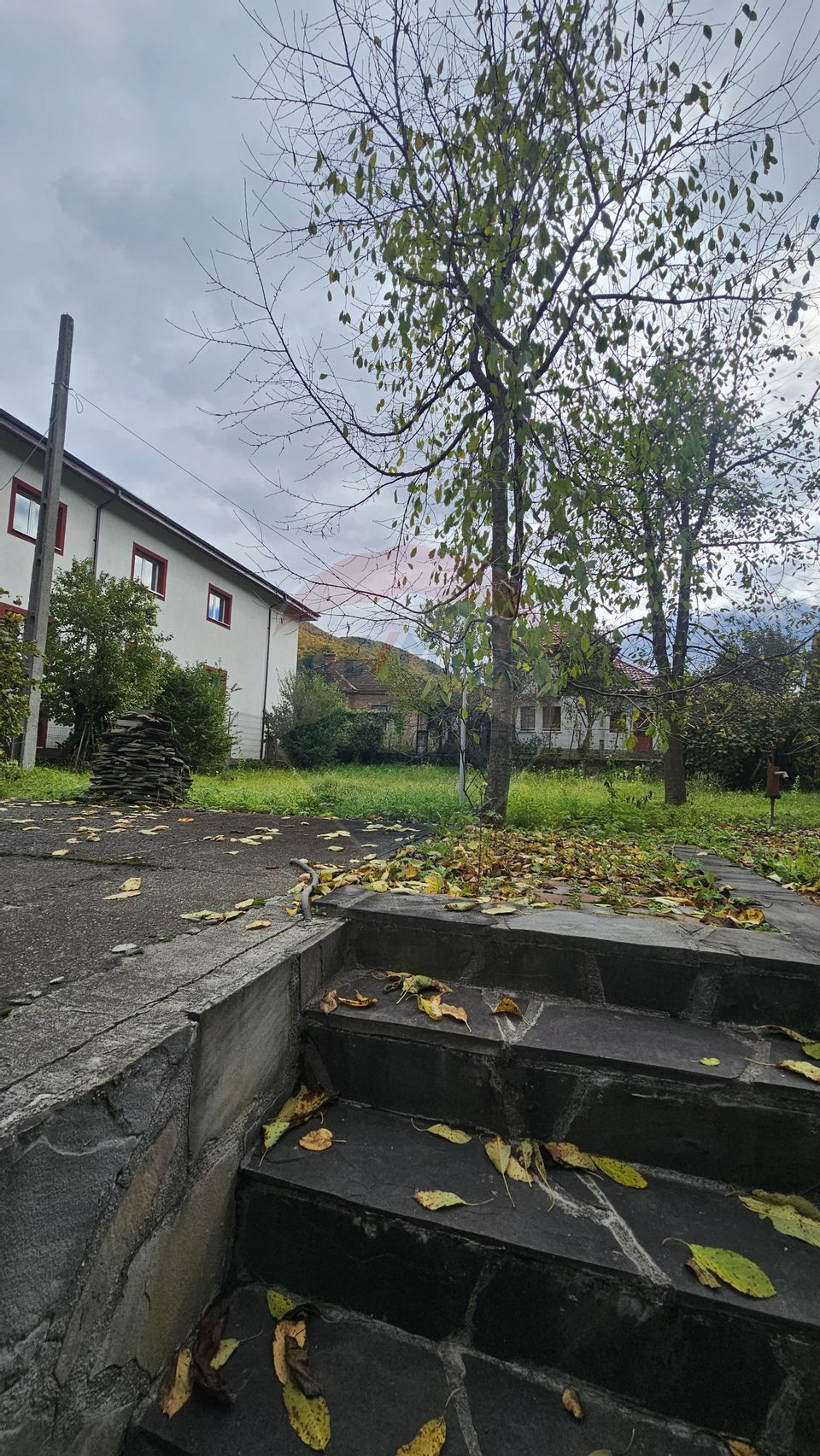 Casă solidă din cărămidă, mobilată, garaj, teren generos – Tarcău