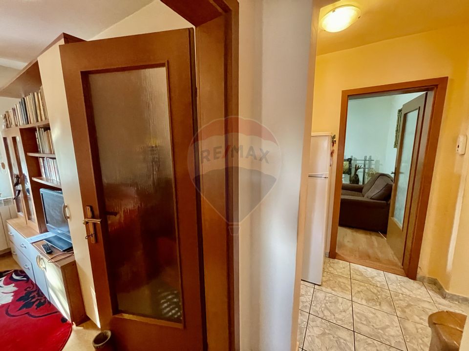 Apartament cu 3 camere de vânzare în zona Sud