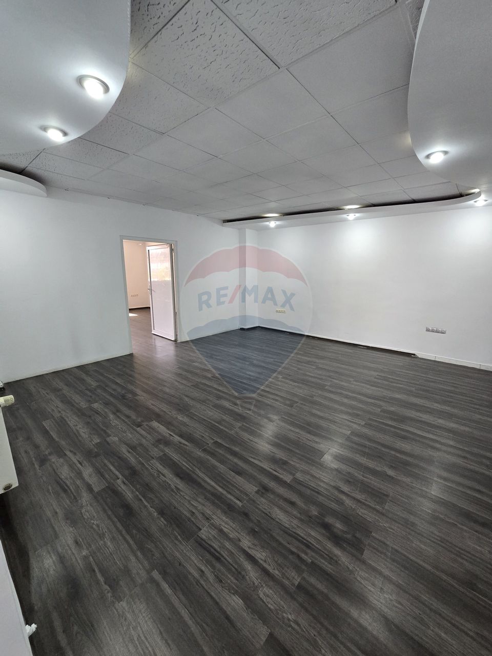 180sq.m Commercial Space for rent, Terezian area