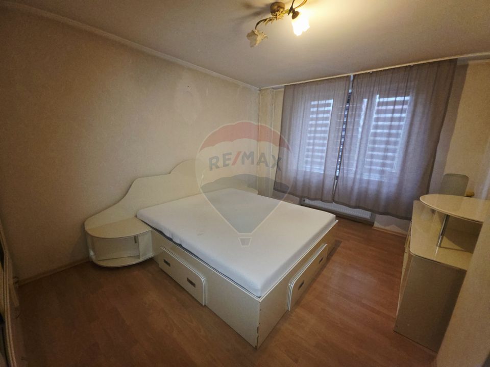 Apartament cu 4 camere de vânzare în zona Calea Romanului