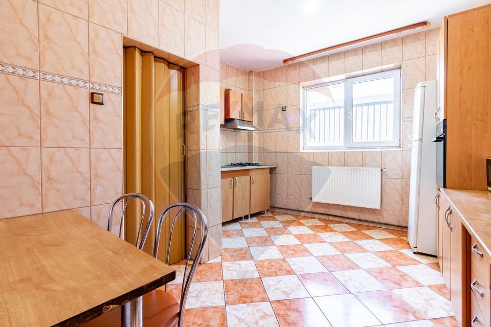 House / Villa with 7 rooms for sale in Giulesti area