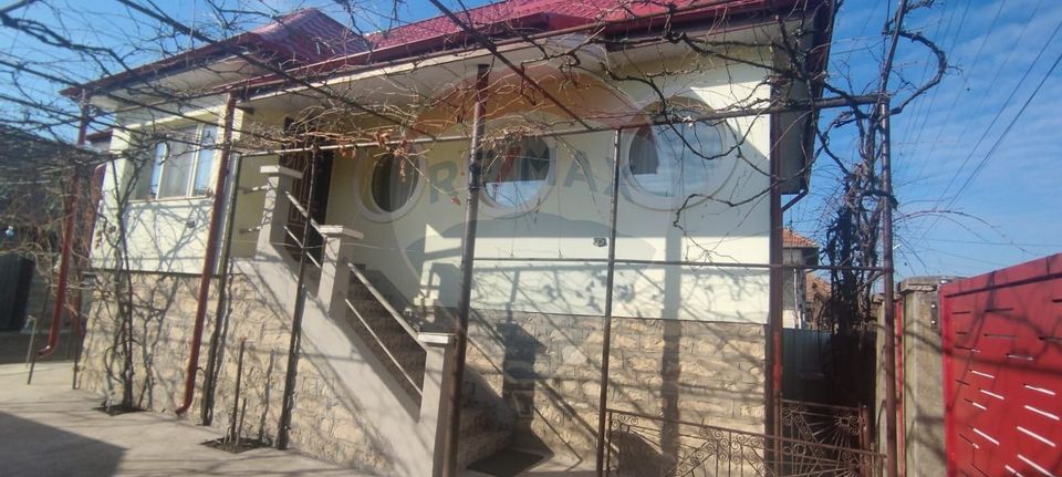 Casă /vilă de vânzare cu teren 1352 mp. central  loc. Petrindu / Sălaj