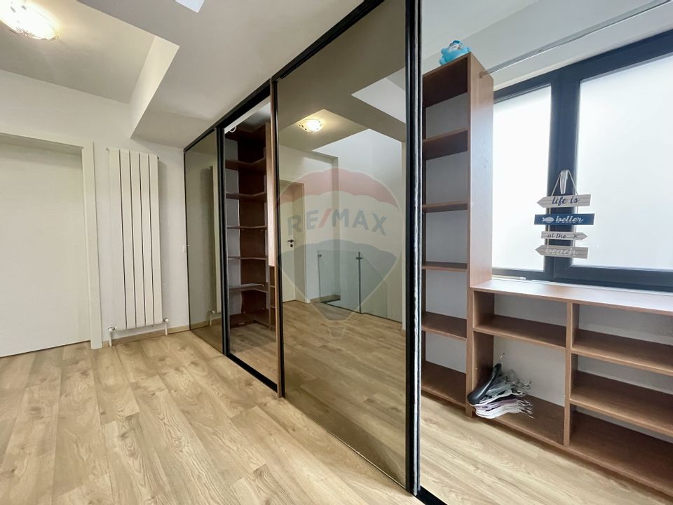 Apartament cu 3 camere de închiriat în zona Faleza Nord