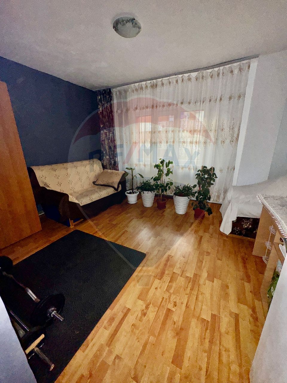 Apartament  cu 3 camere de vanzare 1 Mai