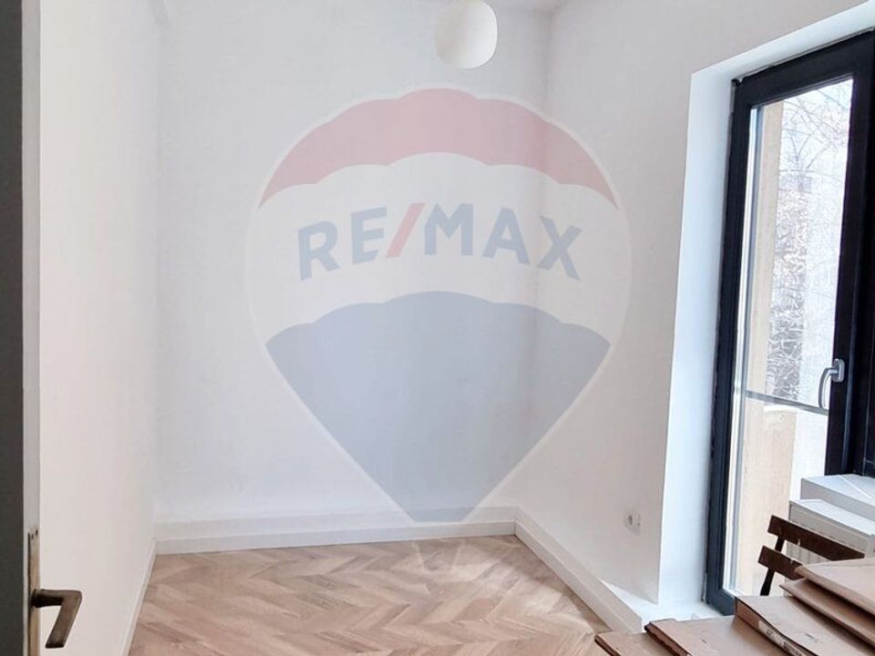 De închiriat apartament de 3 camere în Primăverii