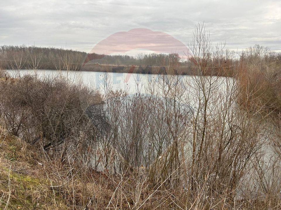 Teren si lac de pescuit 33,842mp Taut