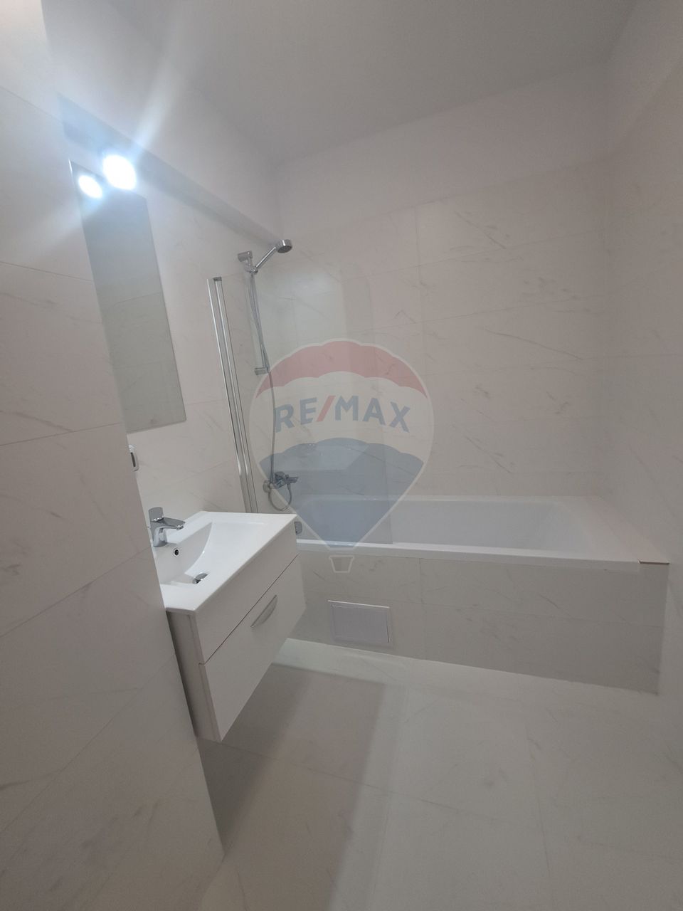 2 camere, bloc nou, loc de parcare subteran, Calea București