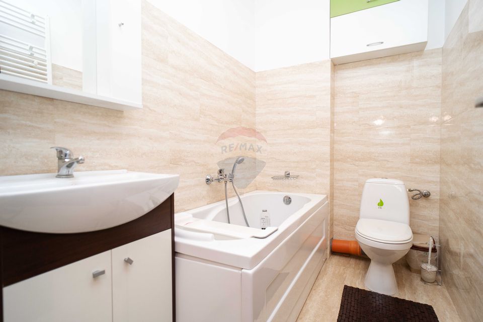 Apartament cu 3 camere de vânzare în zona Nicolina