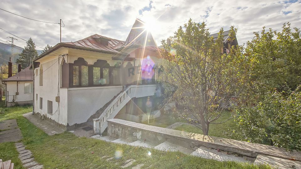 Vilă cu farmec istoric în Bușteni, pensiune sau locuință de vacanță!