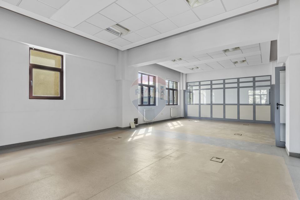 Cladire unica cu destinatii multiple de vanzare Ultracentral Arad