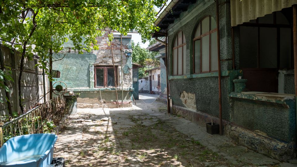 Vanzare casa demolabila si teren in Pantelimon, 150 m de Primarie