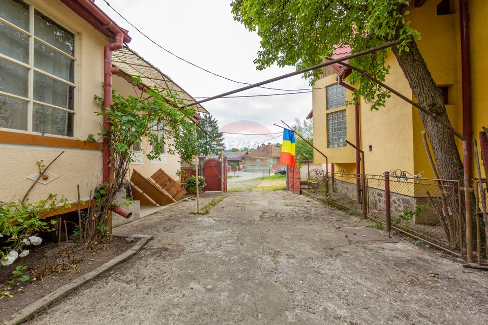 Două Case, O Singură Oportunitate – Viață Liniștită la Țară