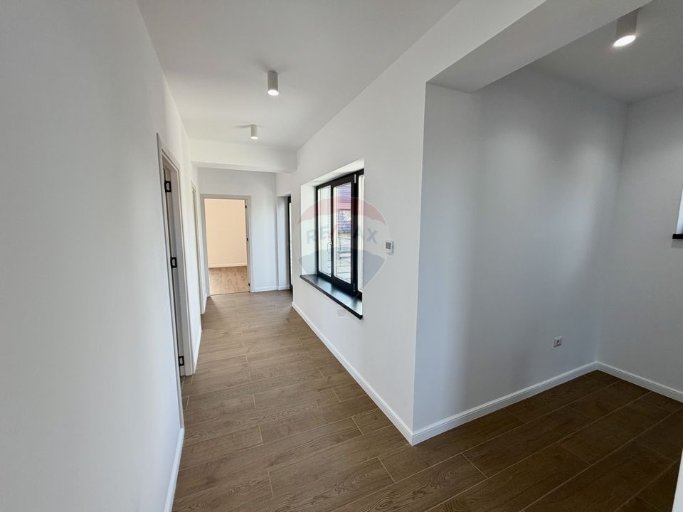 Casă / Vilă cu 4 camere de vânzare în zona Nord