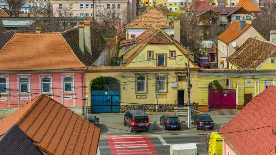 Apartament 7 camere ULTRACENTRAL in casa- Codlea!