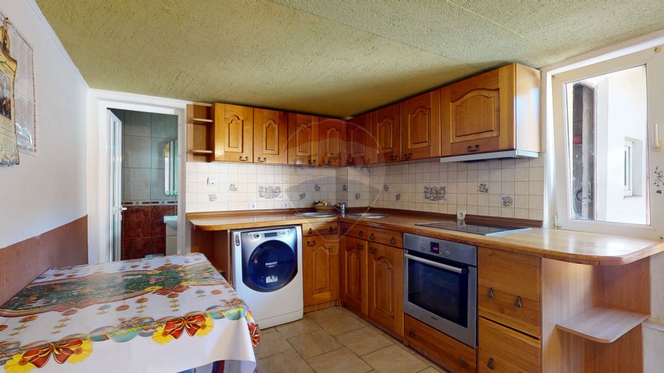 Casă individuală de vânzare | P+E+M | Central | Cristian