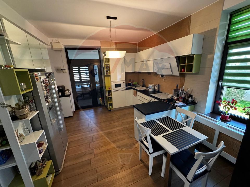 5 room House / Villa for sale