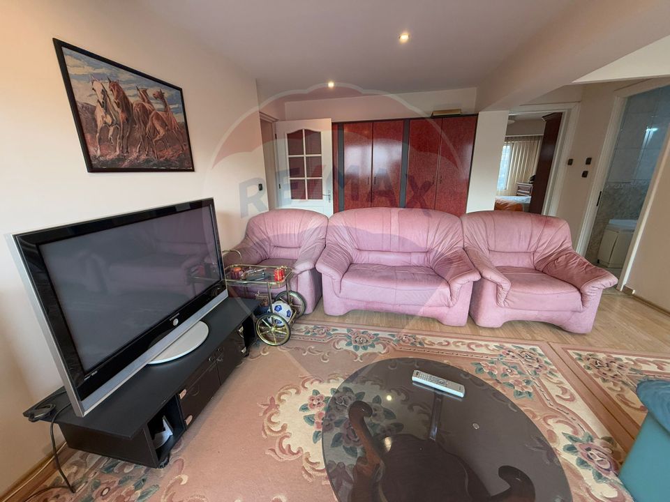 Apartament cu 4 camere de închiriat în zona Dacia