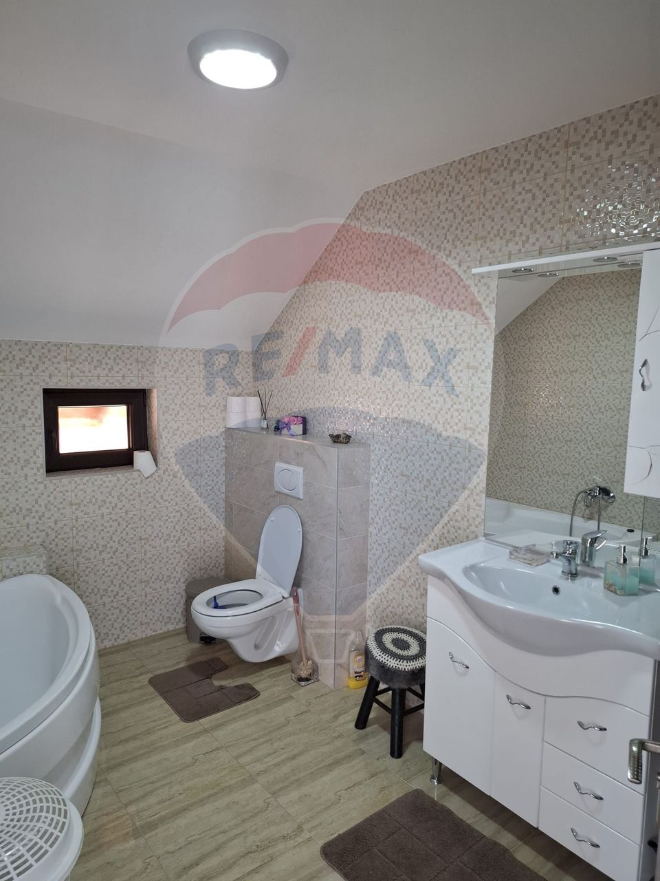 Casă / Vilă cu 5 camere de vânzare