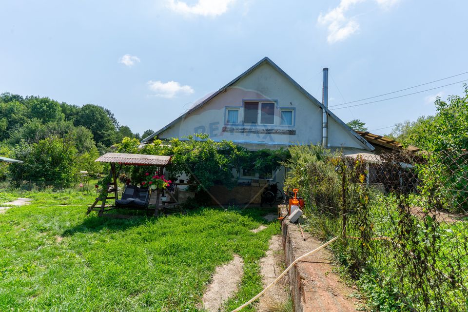 Casă / Vilă cu 10 camere amplasate in 2 corpuri de cladire de vanzare