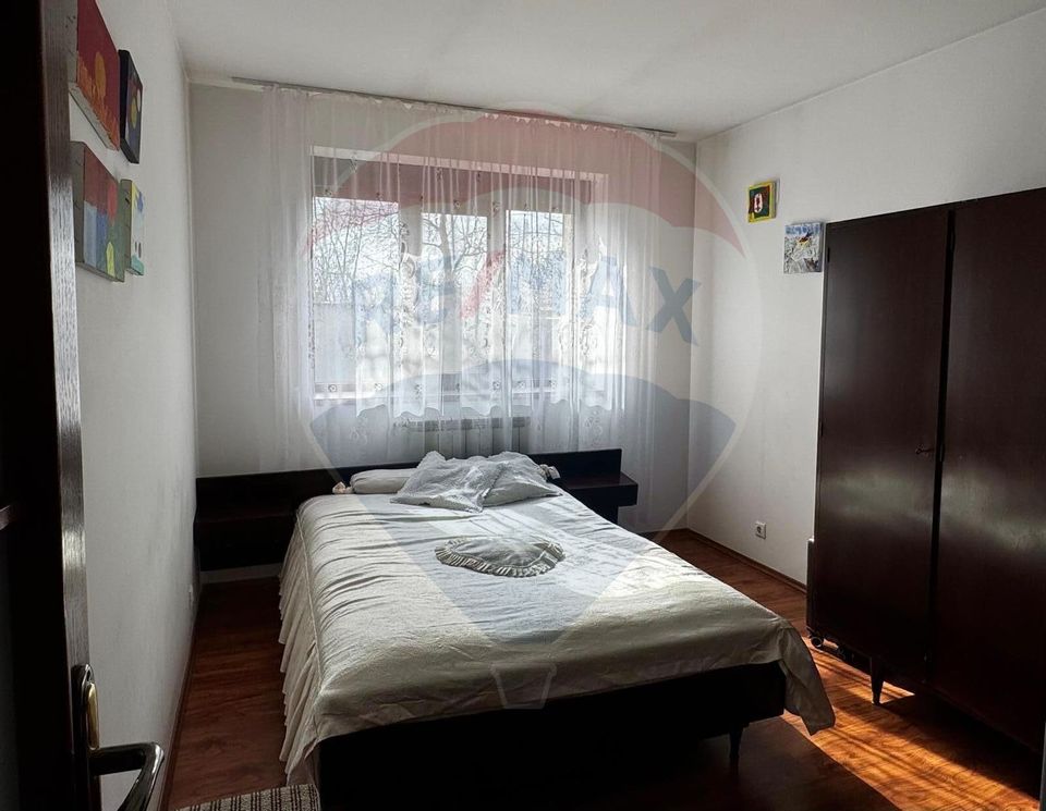 Casă de vânzare cu livadă și piscină – Giurgiu